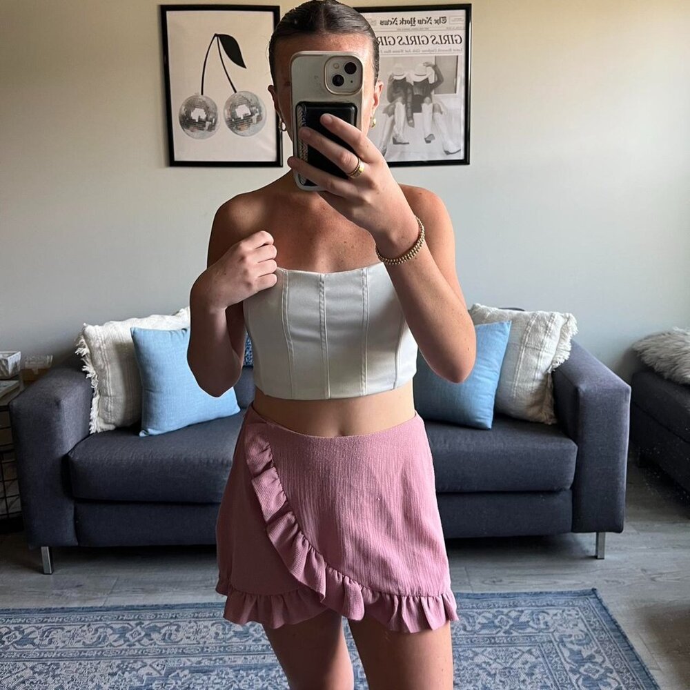Pink ruffled mini skort // Size small